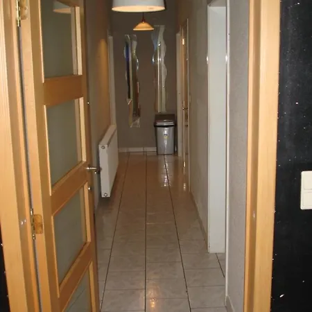 appartement Courcelles Apartment *
